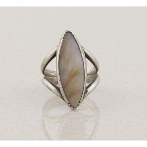 Sterling Silver Mother of Pearl Ring Size 6